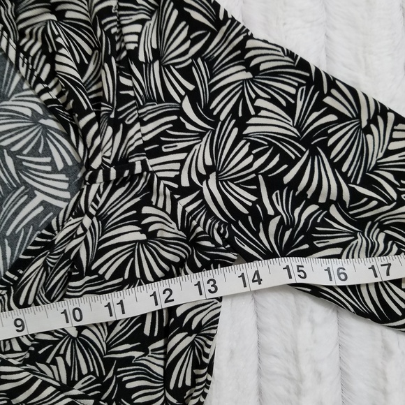 MY MICHELLE Black & white faux wrap dress neckline detail flattering Sm EUC - Picture 3 of 8